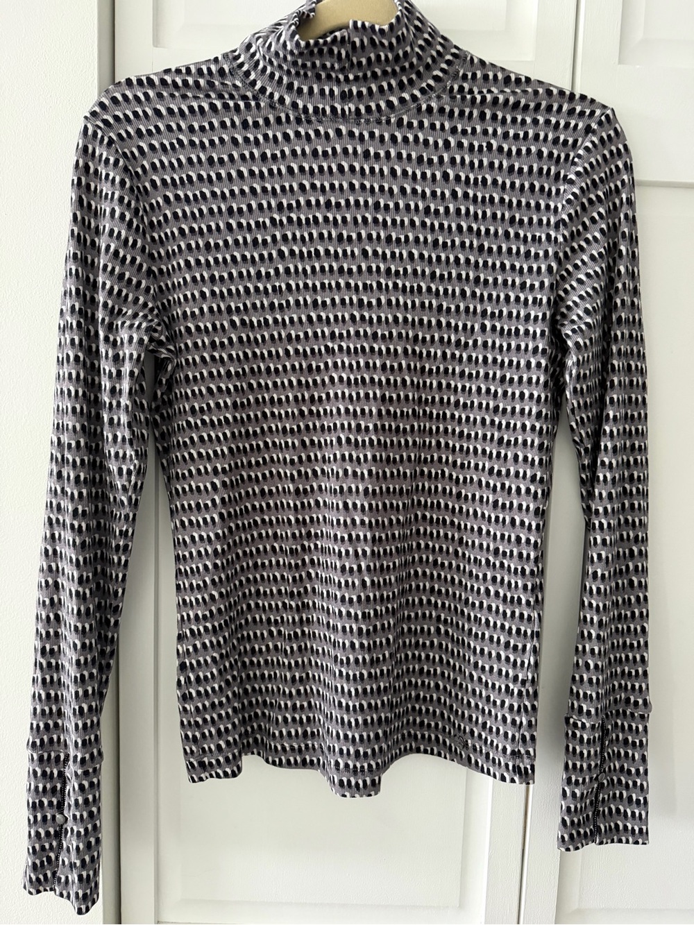 Marc Cain Grey Abstract Print Ribbed Mock Neck Top Size M Clasp Sleeve